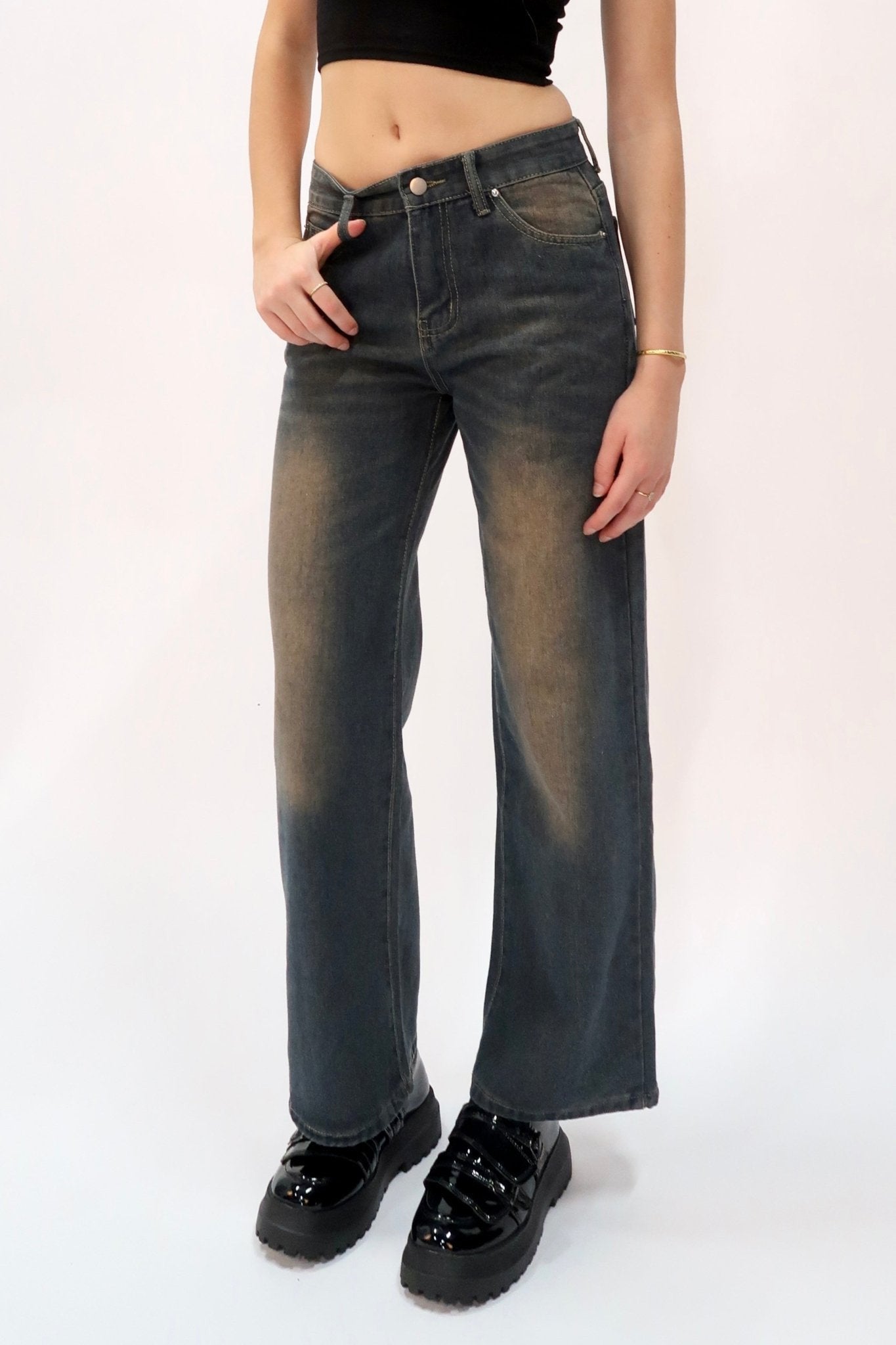 Ella low-waisted jeans in light wash - SCG_COLLECTIONSBottom